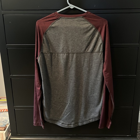 Men’s American Eagle Long Sleeve Extreme Flex Shirt - Picture 2 of 4